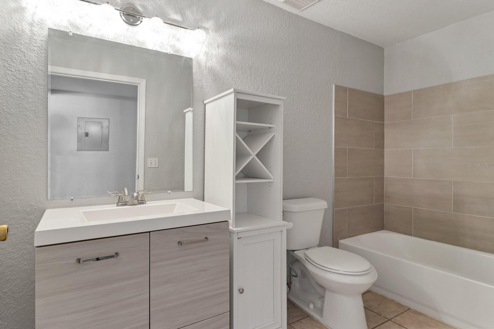 Image 8 of 13 For 13929 Fairway Island Drive 812