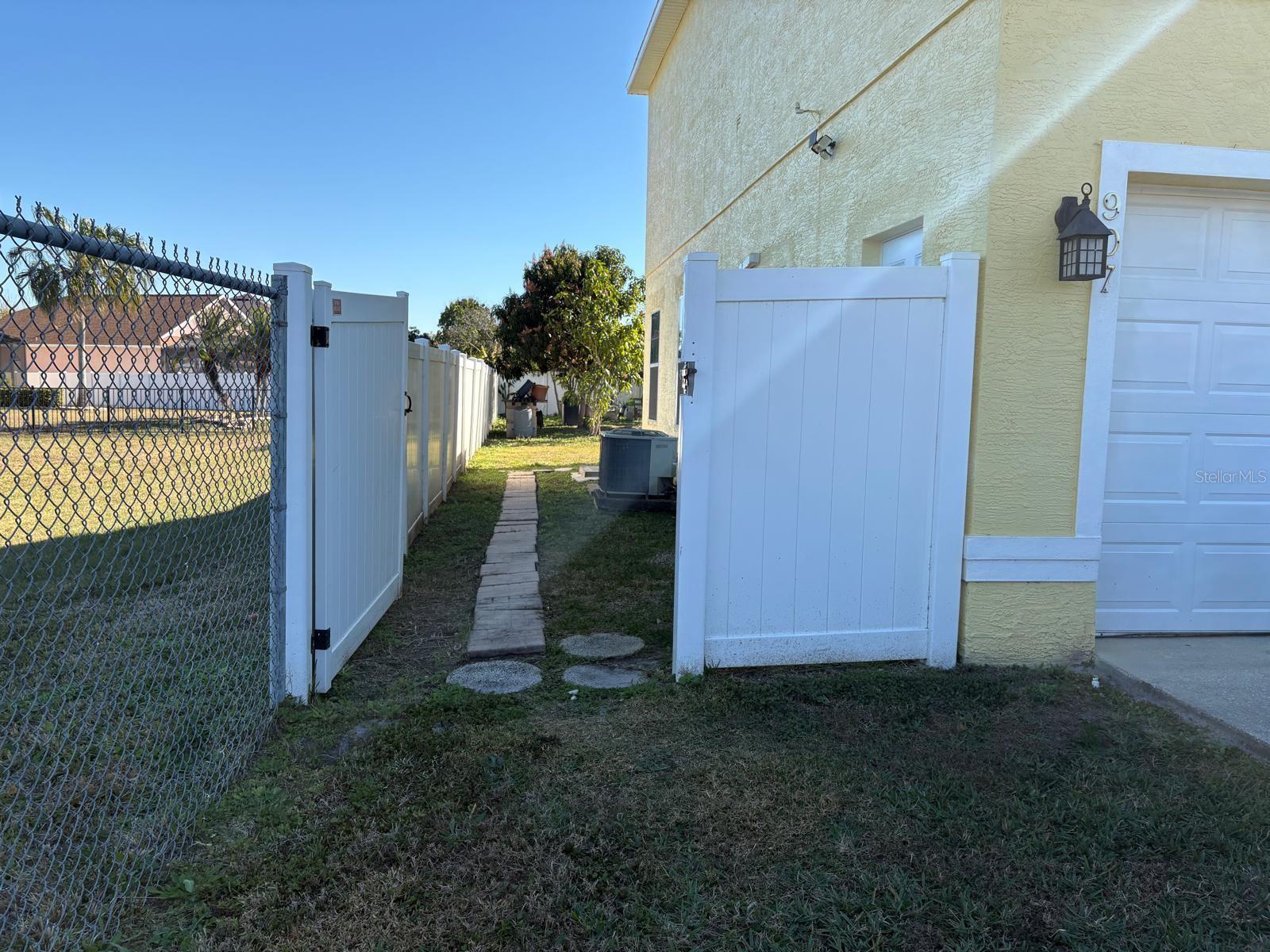 Image 2 of 7 For 907 Girard Drive