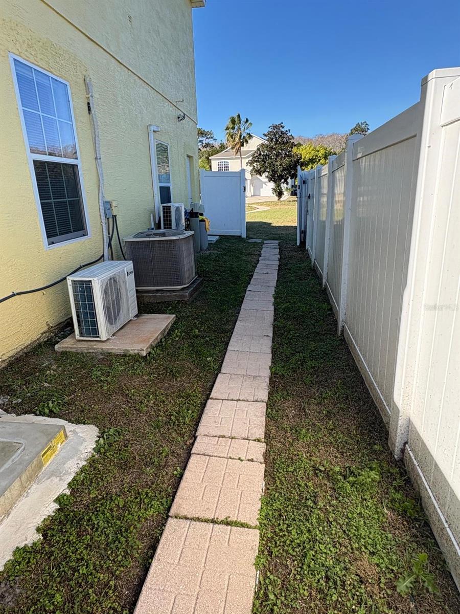 Image 3 of 7 For 907 Girard Drive