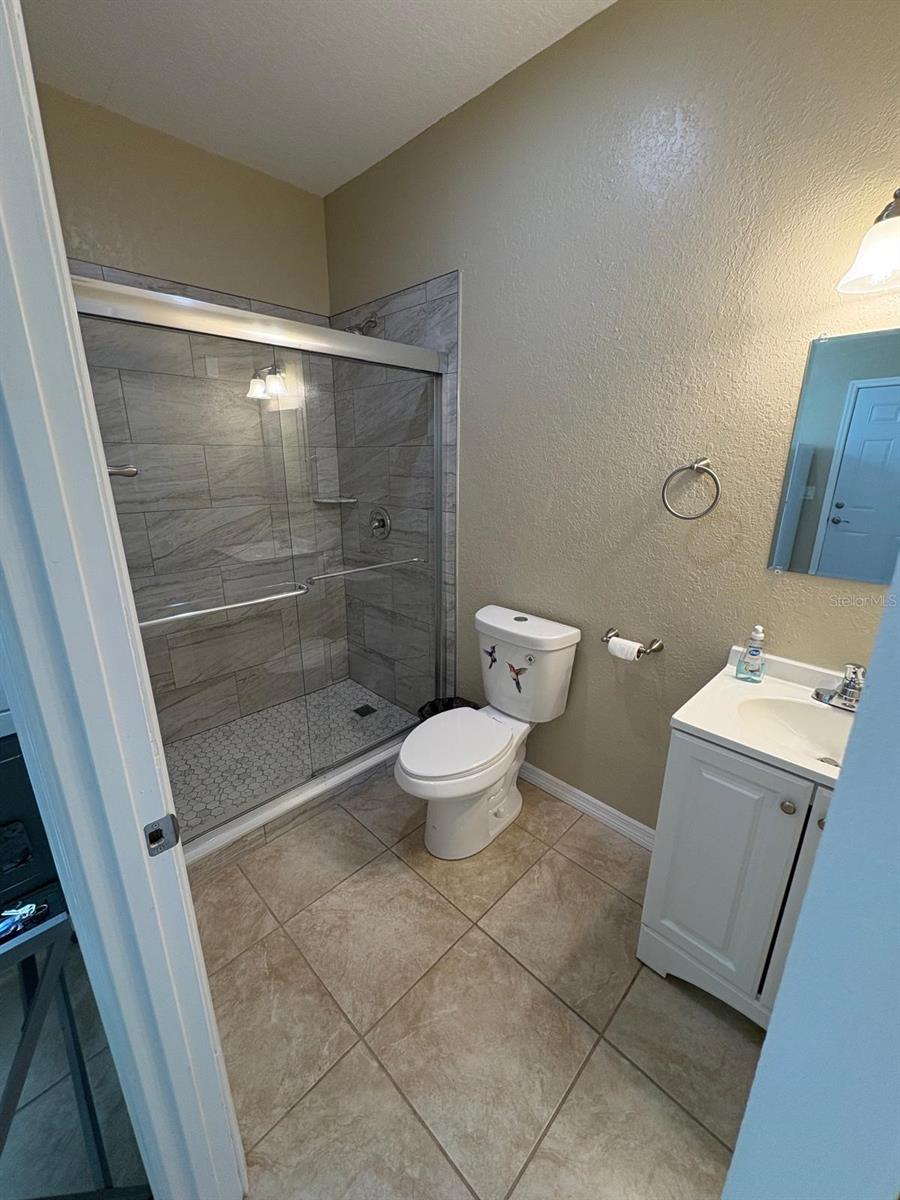 Image 7 of 7 For 907 Girard Drive