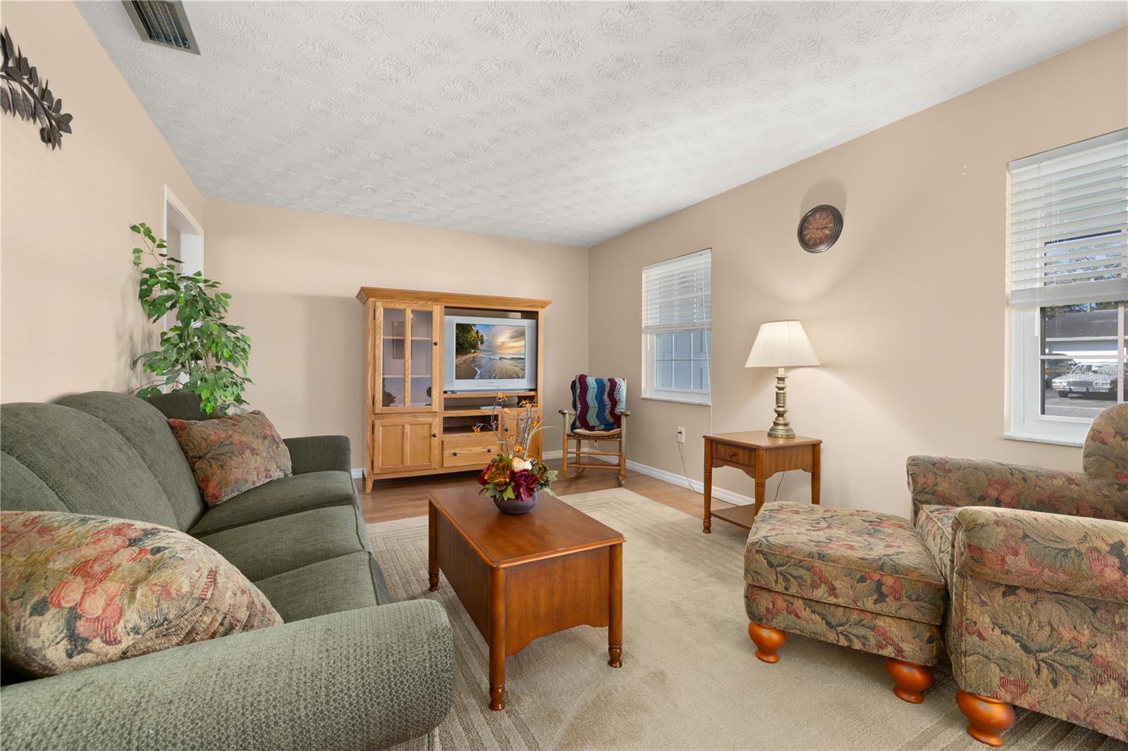 Image 11 of 52 For 601 Robert Street