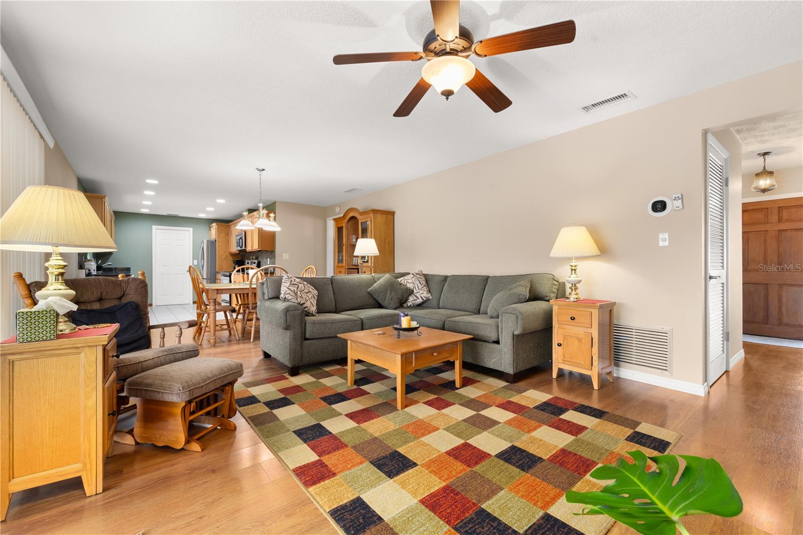 Image 14 of 52 For 601 Robert Street