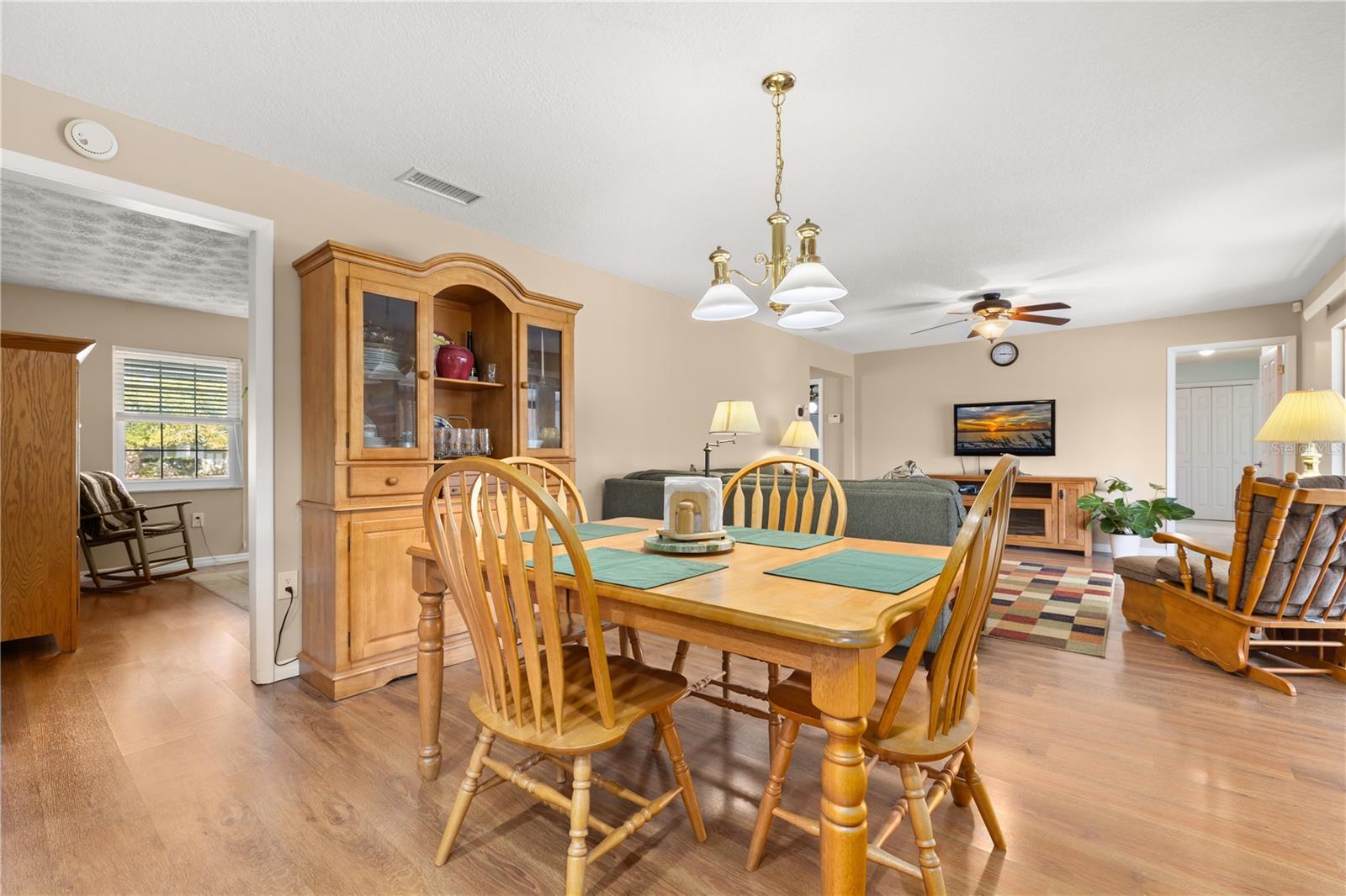 Image 17 of 52 For 601 Robert Street