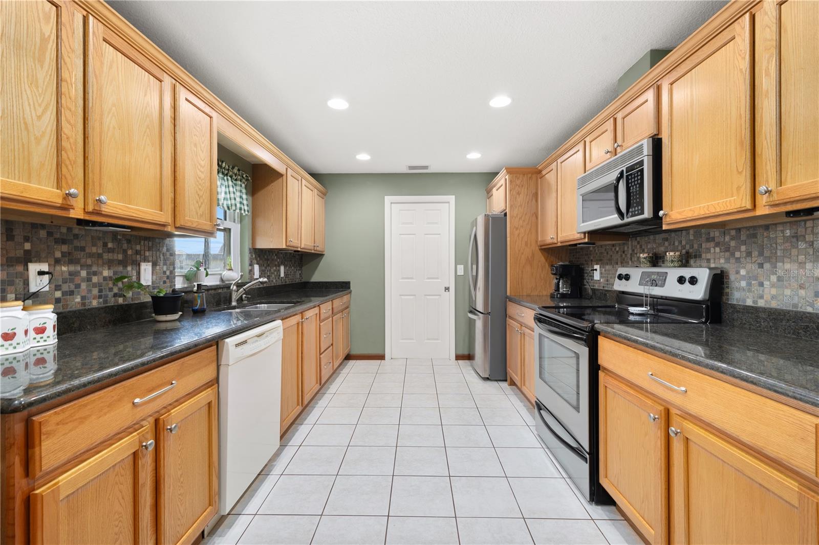 Image 18 of 52 For 601 Robert Street