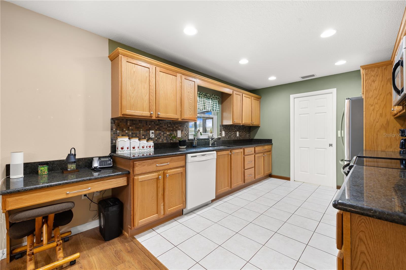 Image 19 of 52 For 601 Robert Street