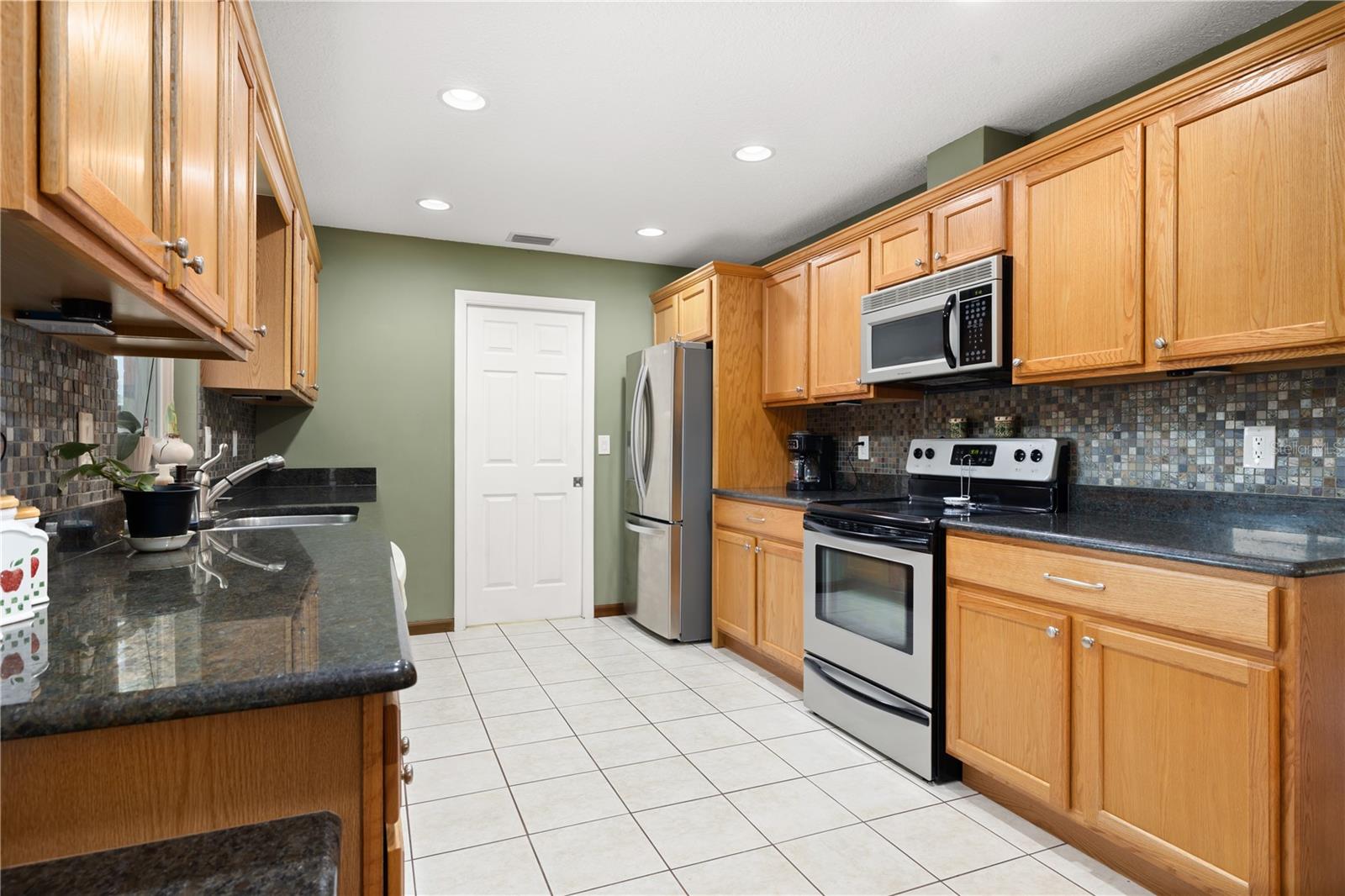 Image 20 of 52 For 601 Robert Street