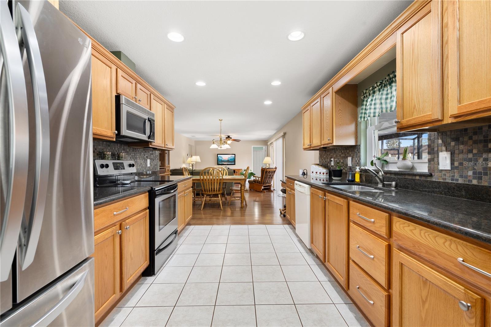 Image 21 of 52 For 601 Robert Street