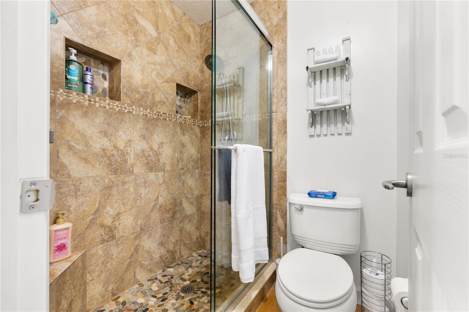 Image 28 of 52 For 601 Robert Street