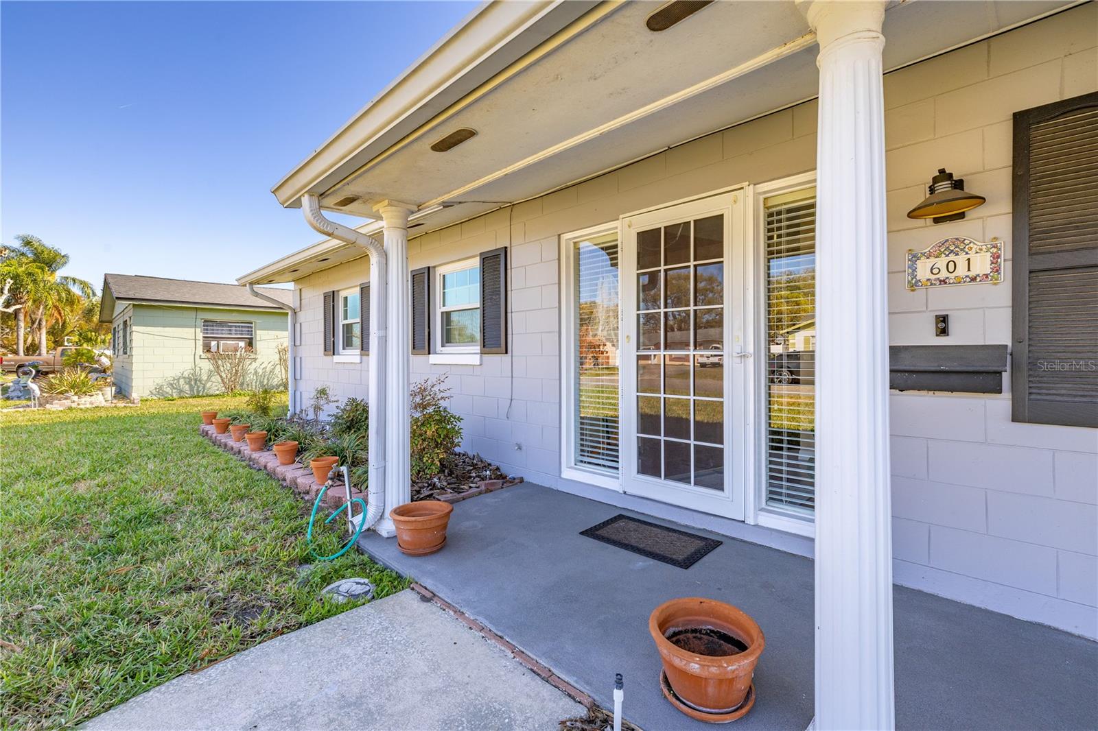 Image 7 of 52 For 601 Robert Street