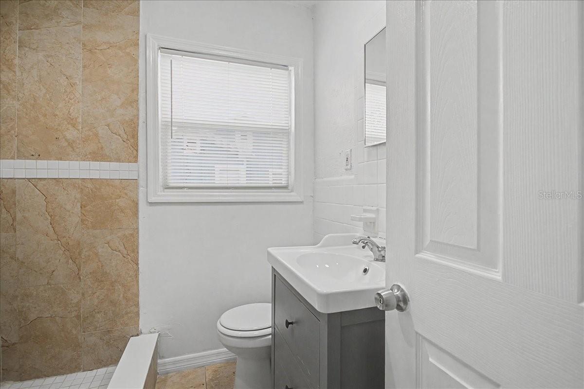 Image 15 of 49 For 4004 Munro Street