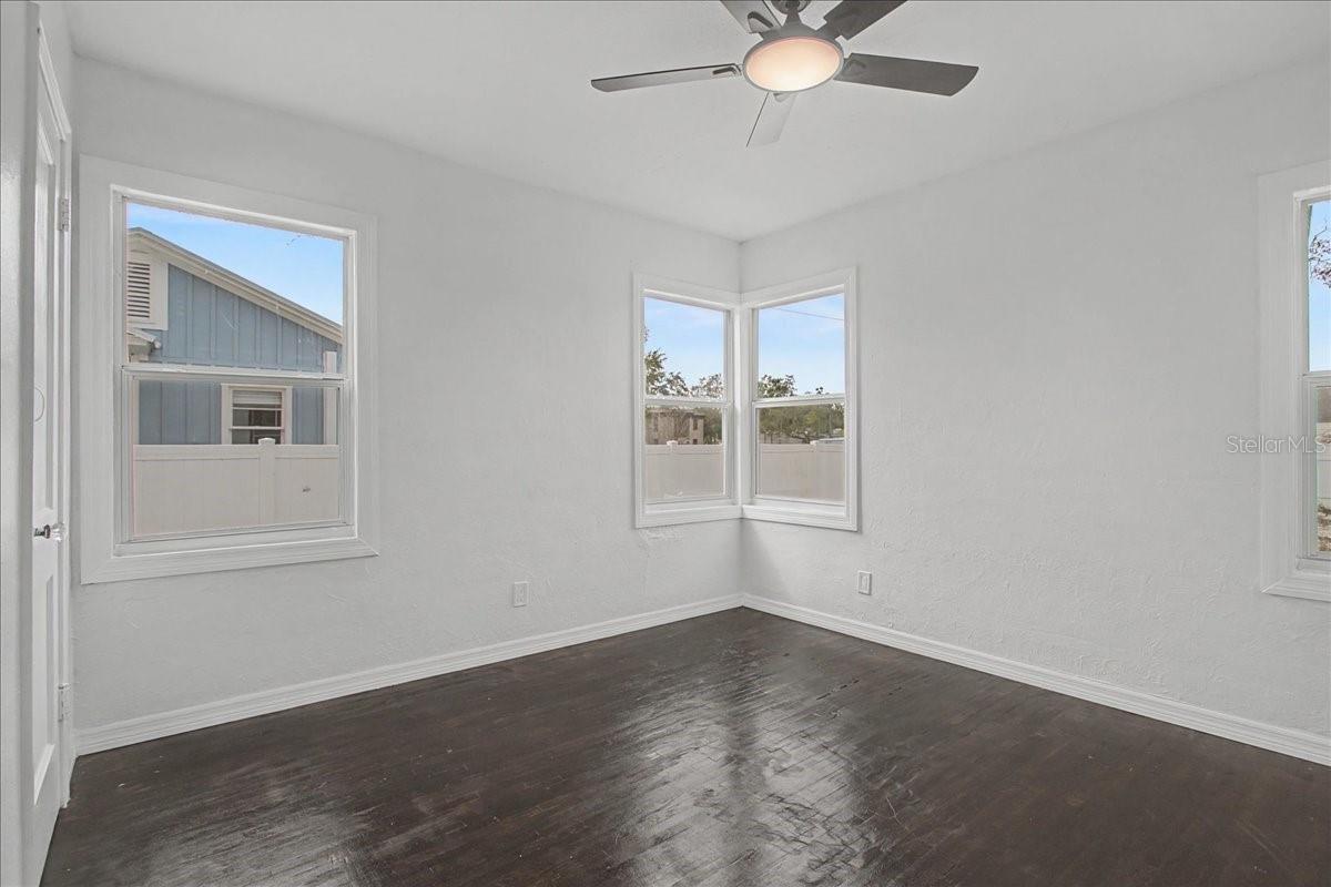 Image 20 of 49 For 4004 Munro Street