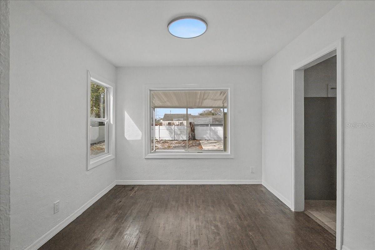 Image 24 of 49 For 4004 Munro Street