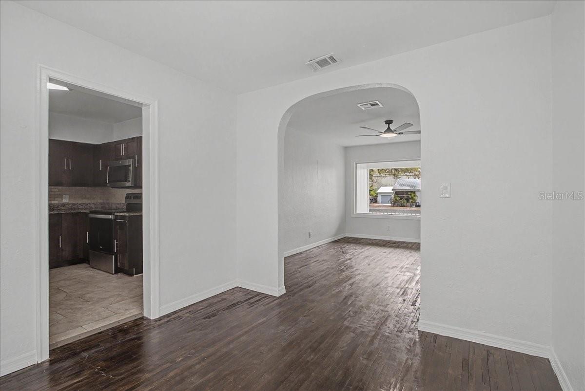 Image 26 of 49 For 4004 Munro Street