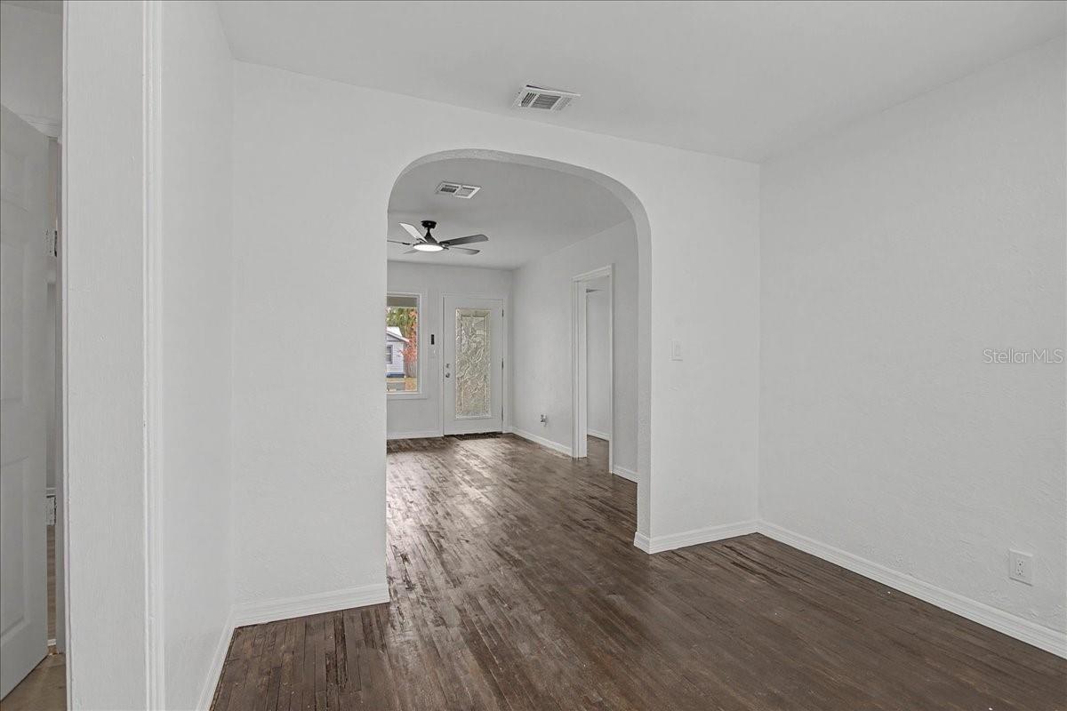 Image 27 of 49 For 4004 Munro Street