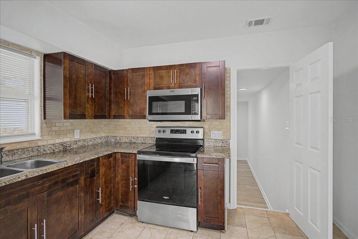 Image 29 of 49 For 4004 Munro Street