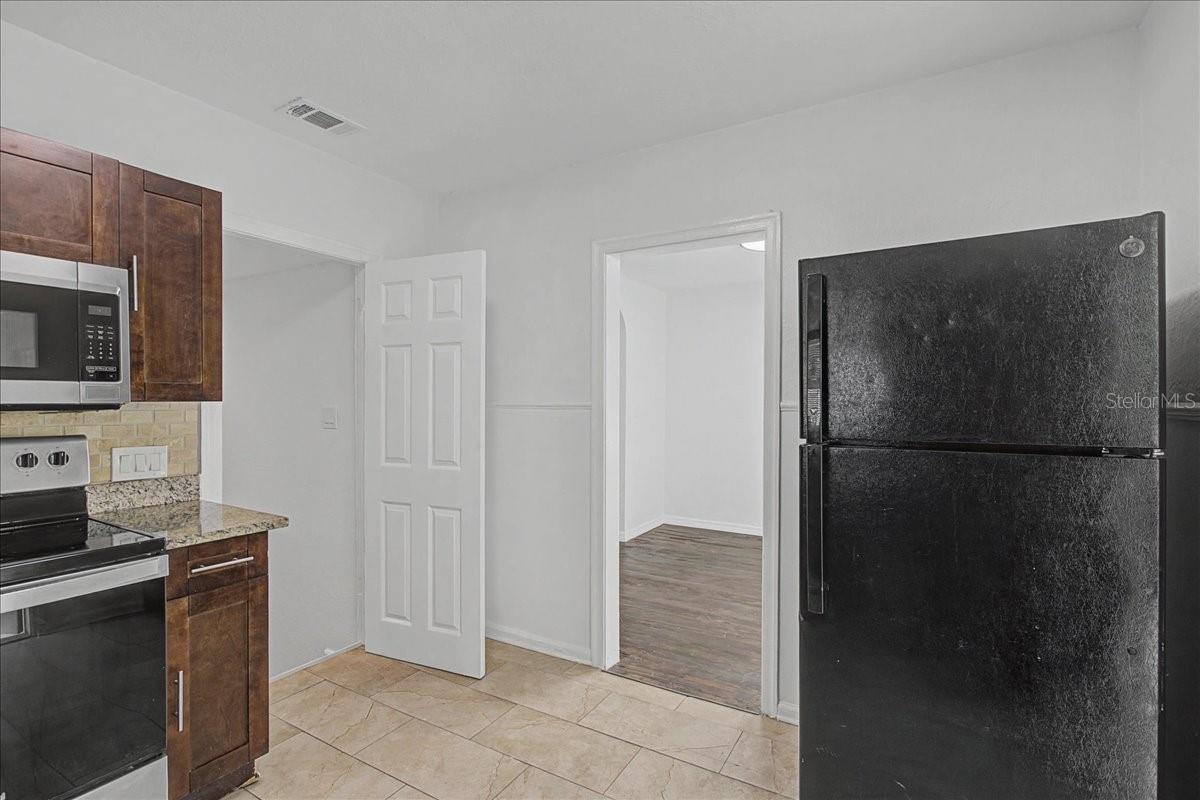 Image 30 of 49 For 4004 Munro Street