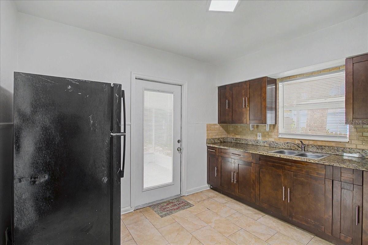 Image 31 of 49 For 4004 Munro Street