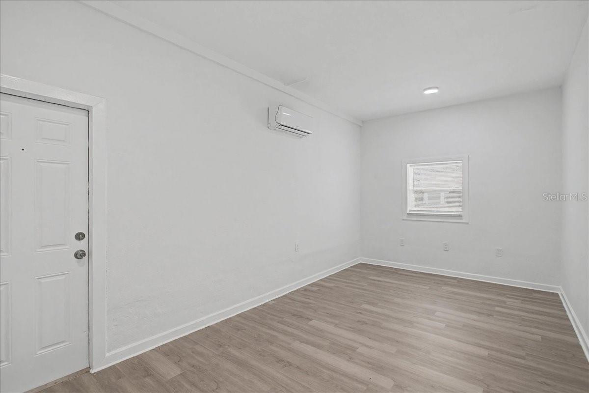 Image 32 of 49 For 4004 Munro Street