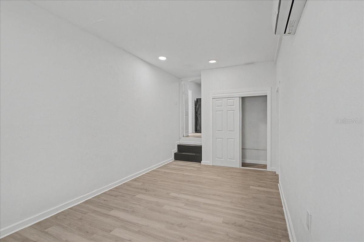 Image 33 of 49 For 4004 Munro Street