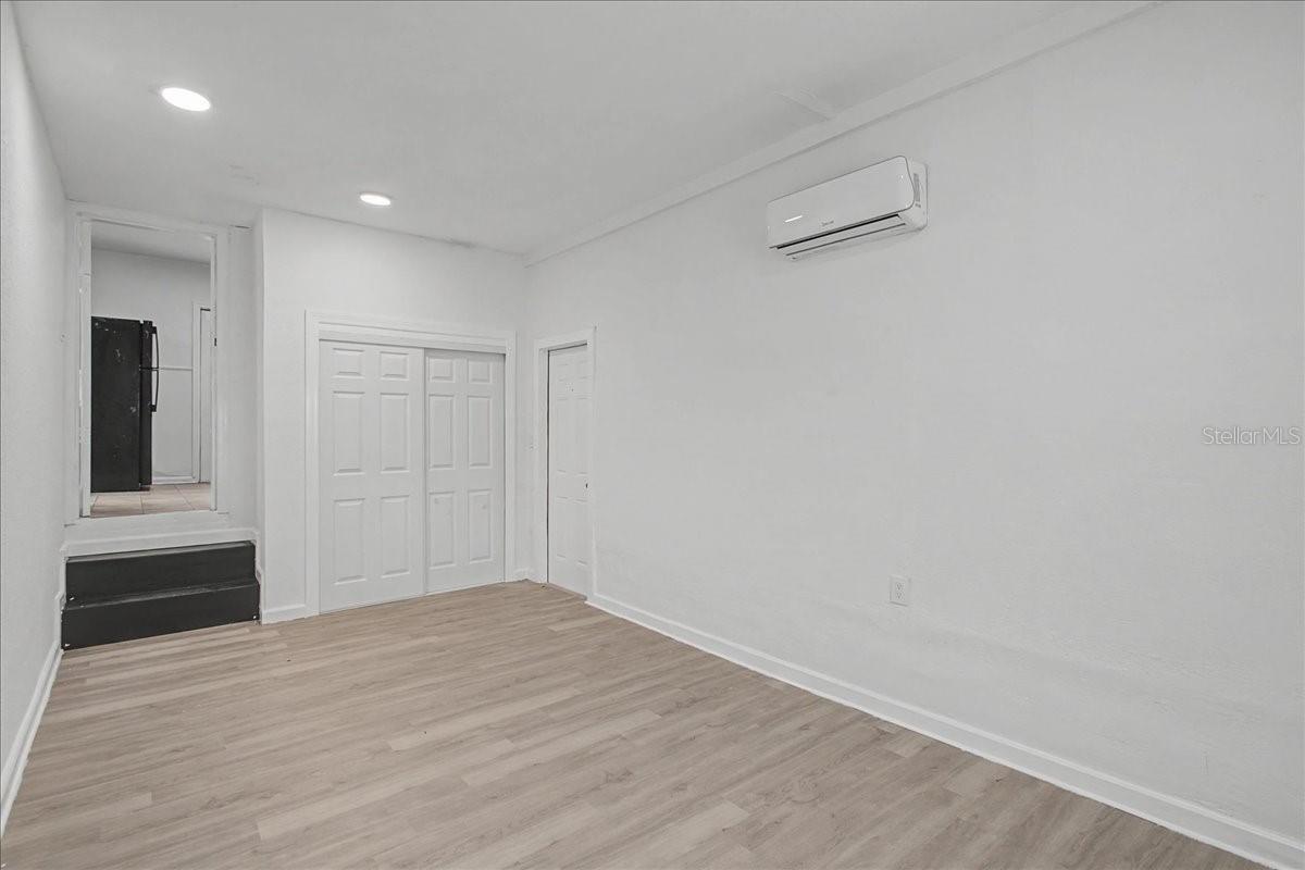 Image 34 of 49 For 4004 Munro Street