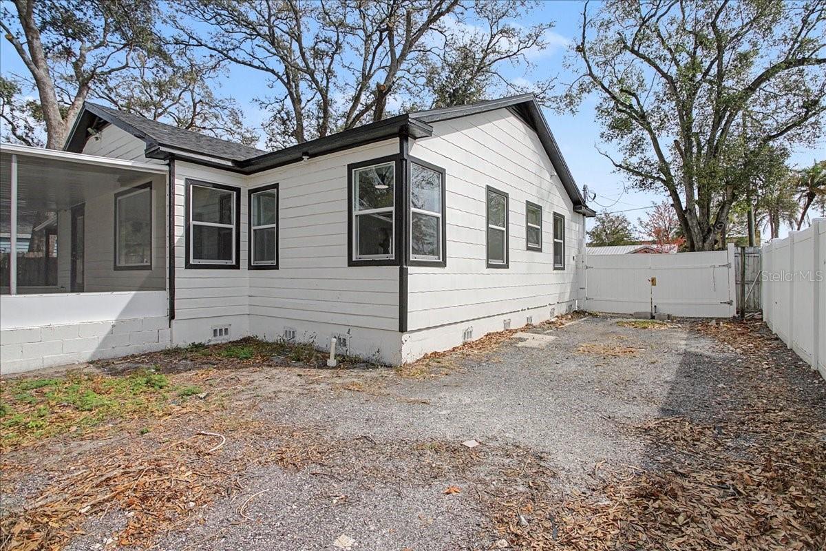 Image 42 of 49 For 4004 Munro Street