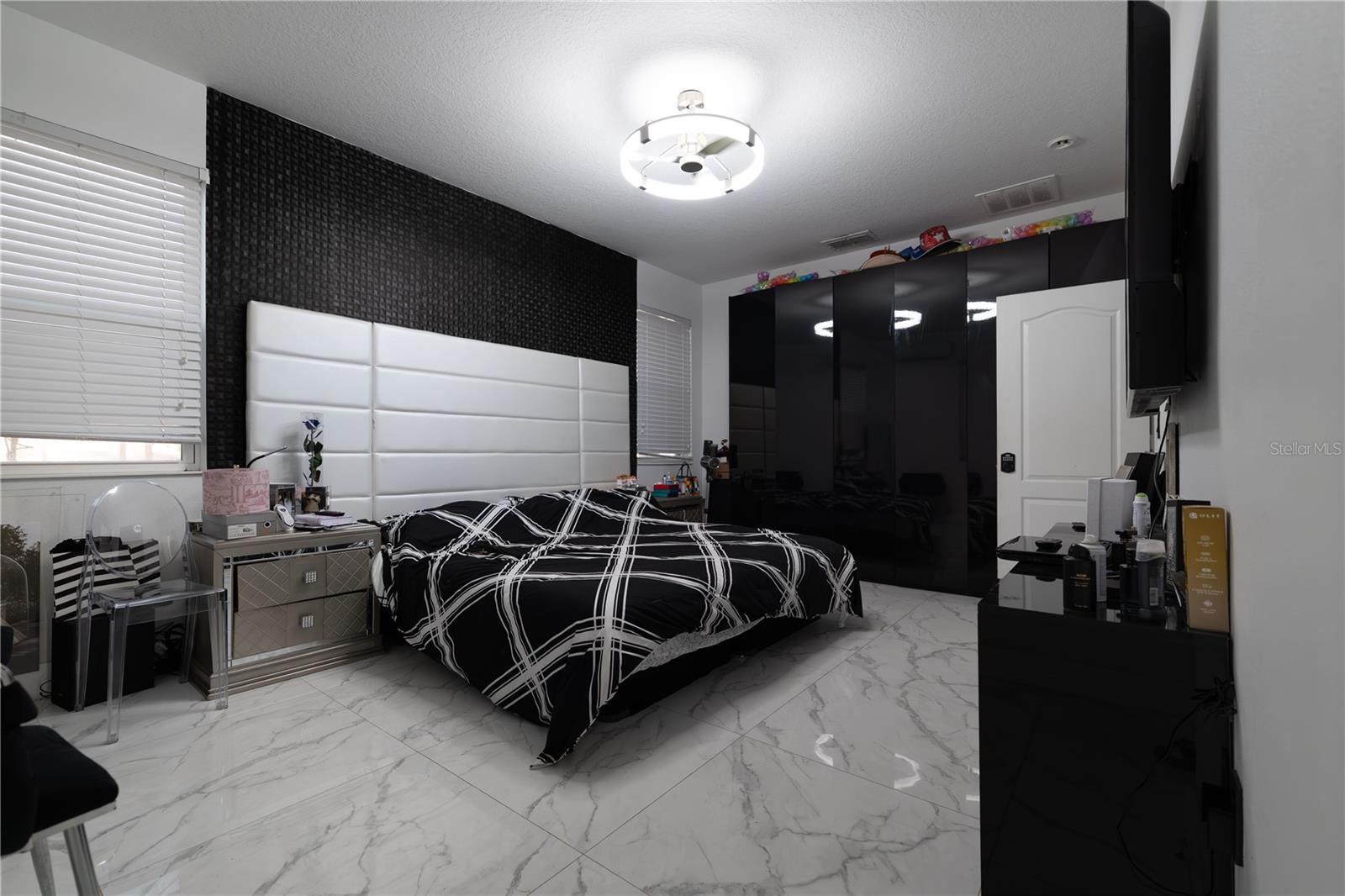 Image 18 of 34 For 3401 Canvas Street