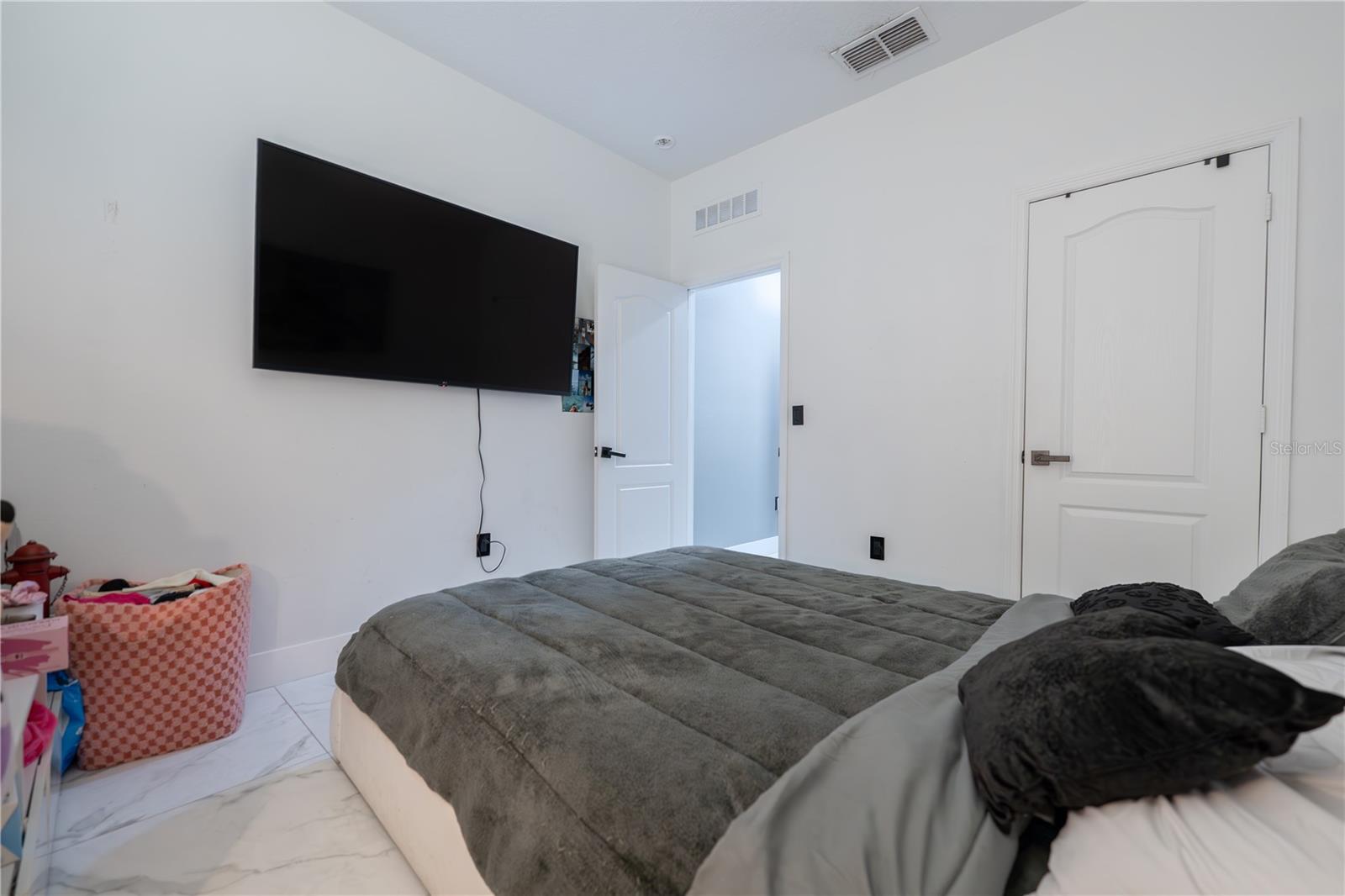 Image 22 of 34 For 3401 Canvas Street