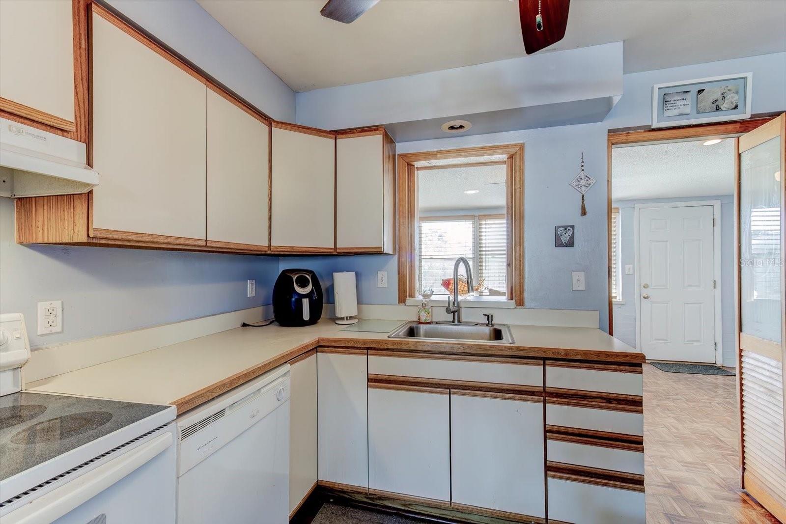 Image 17 of 36 For 22 Palm Drive