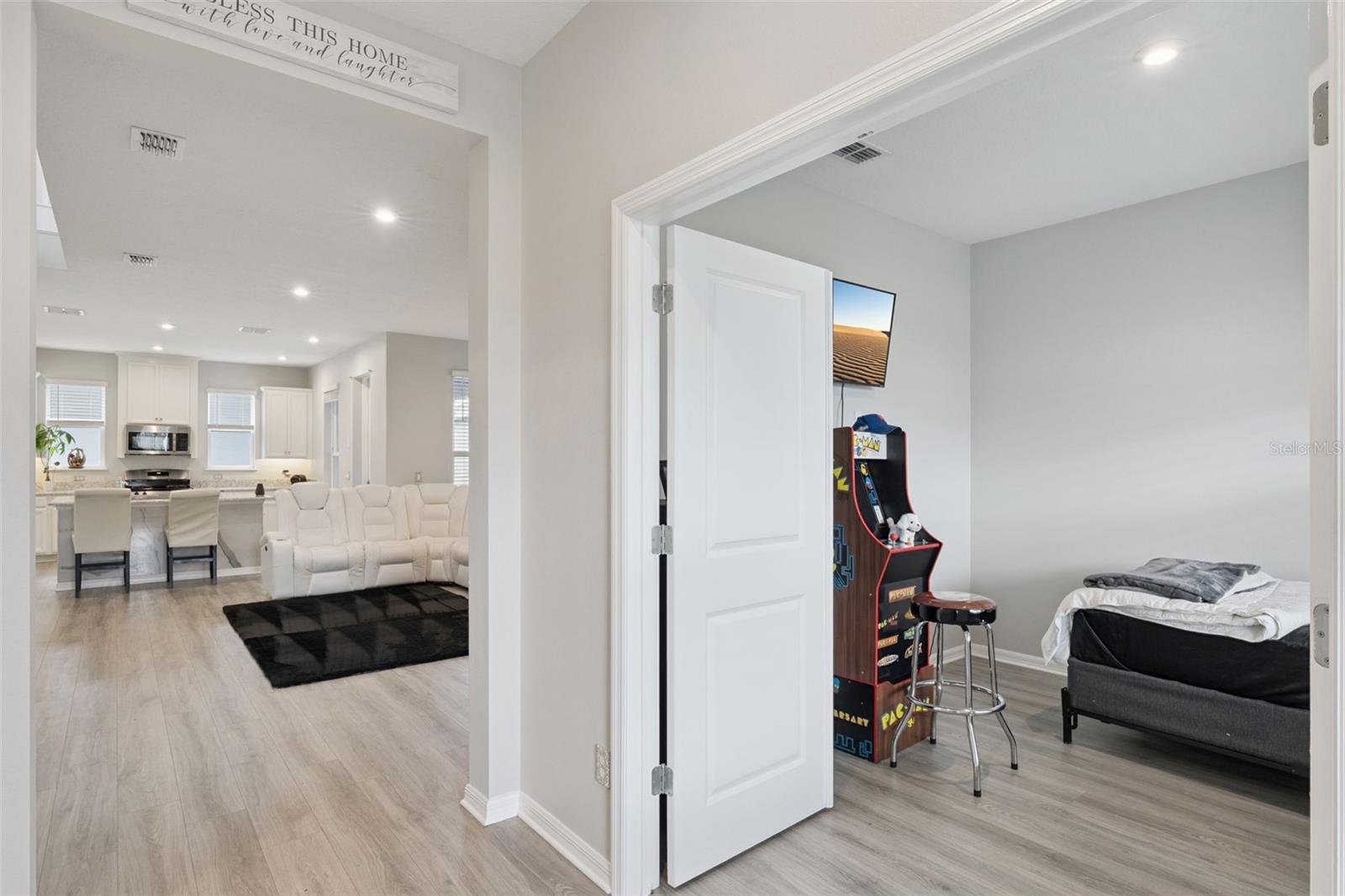 Image 17 of 50 For 4642 Prairie Creek Street