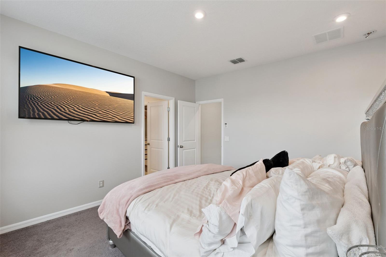 Image 24 of 50 For 4642 Prairie Creek Street