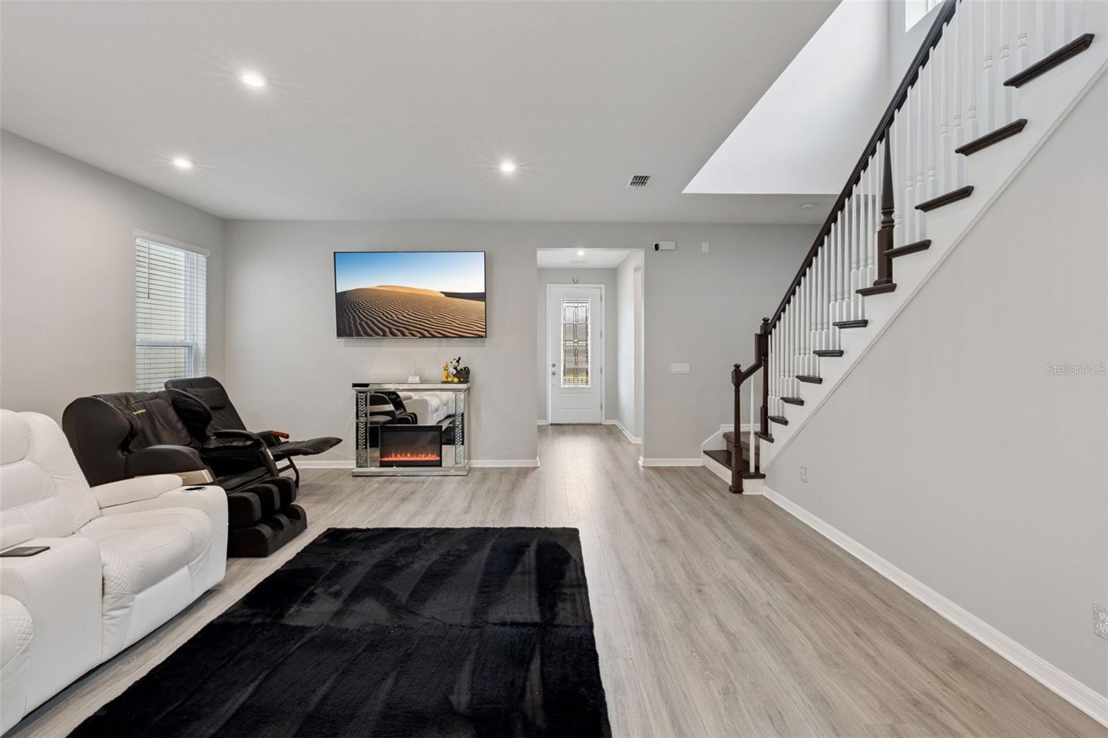 Image 7 of 50 For 4642 Prairie Creek Street