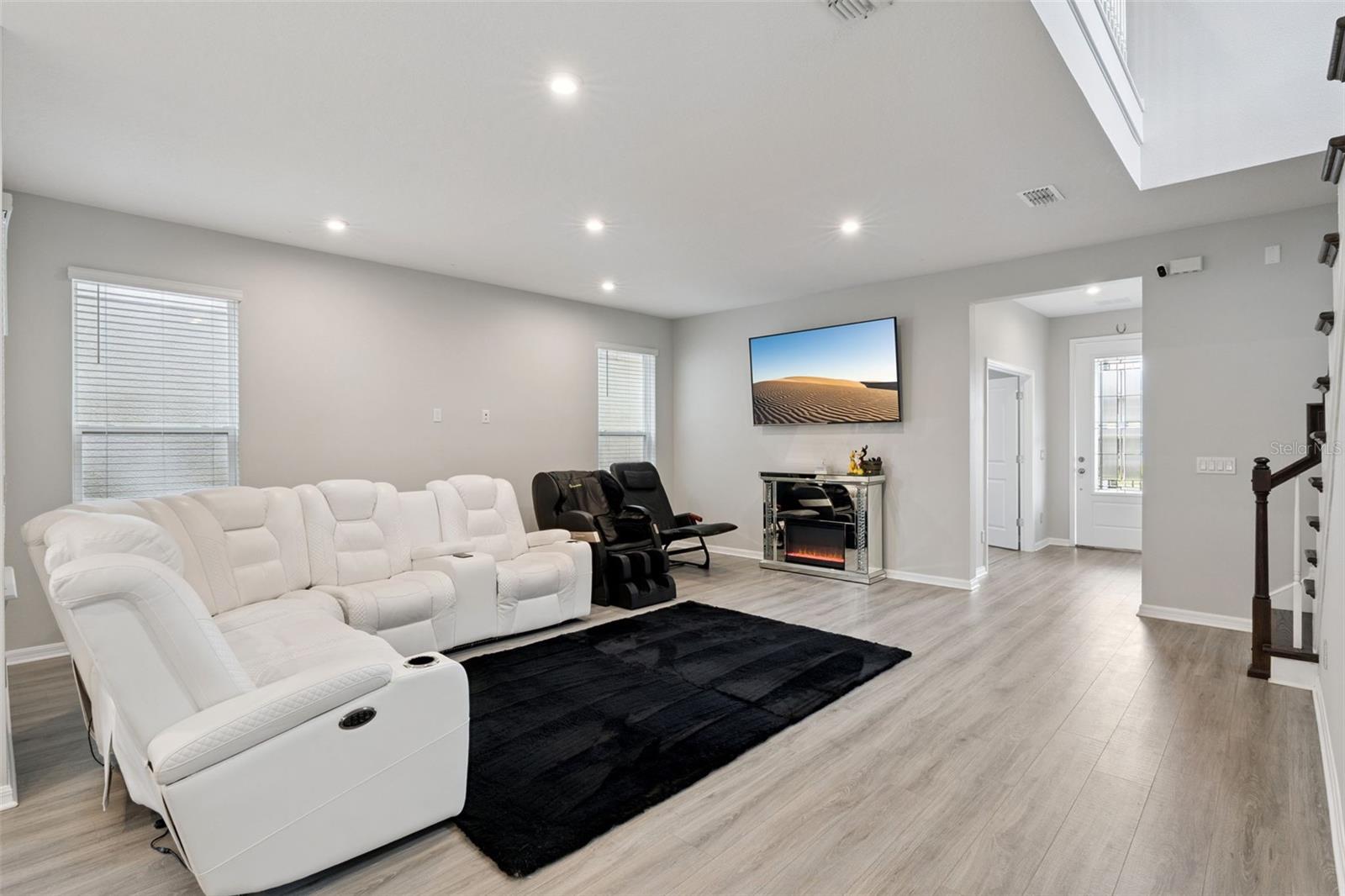 Image 8 of 50 For 4642 Prairie Creek Street