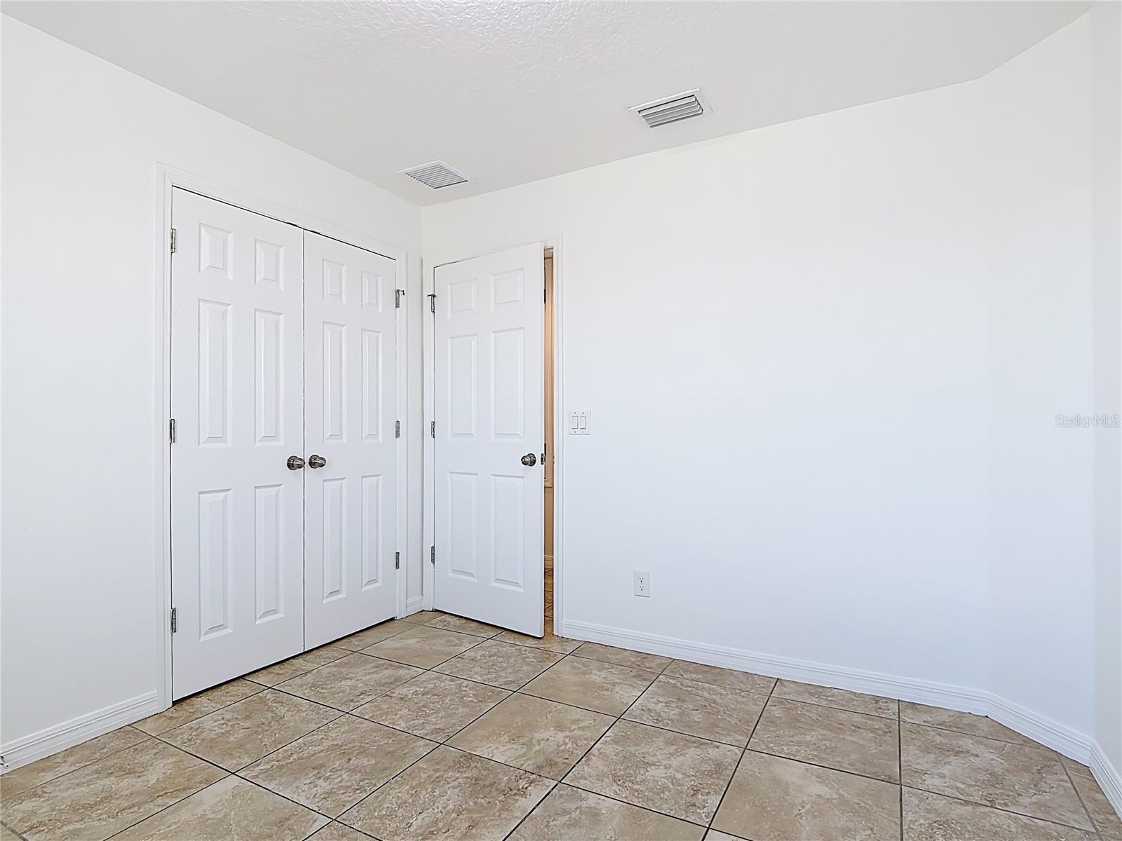 Image 17 of 43 For 652 Samuel Place