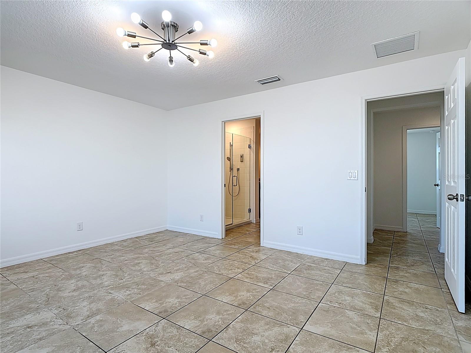 Image 24 of 43 For 652 Samuel Place