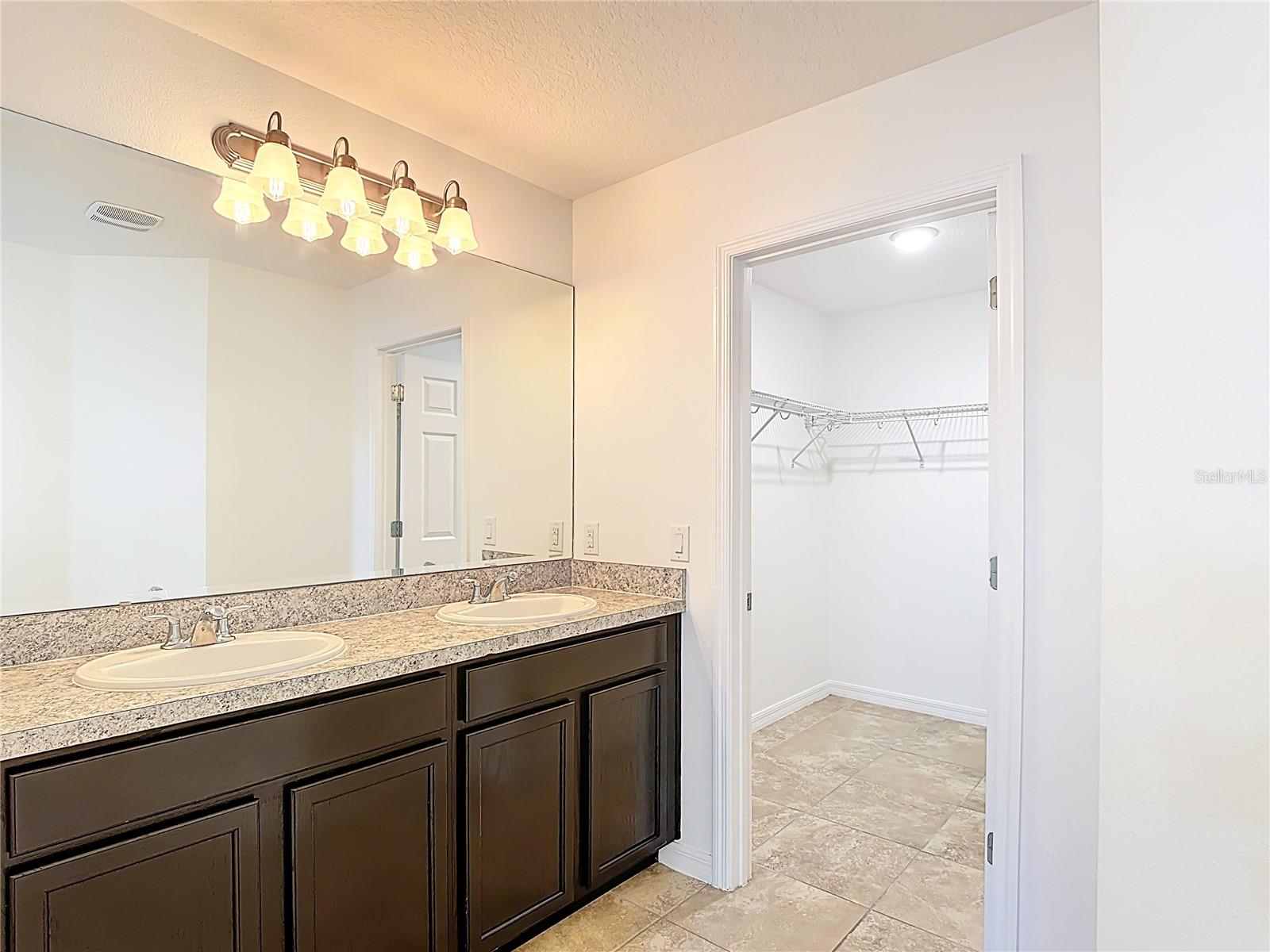 Image 27 of 43 For 652 Samuel Place