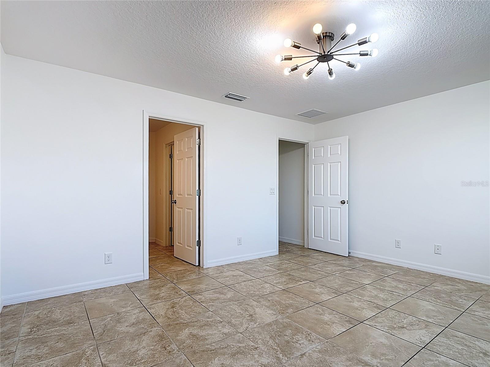 Image 31 of 43 For 652 Samuel Place