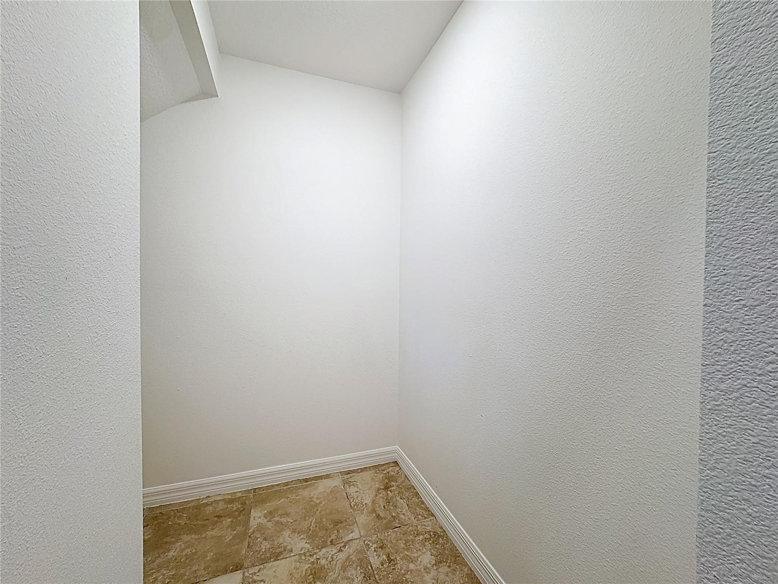 Image 37 of 43 For 652 Samuel Place