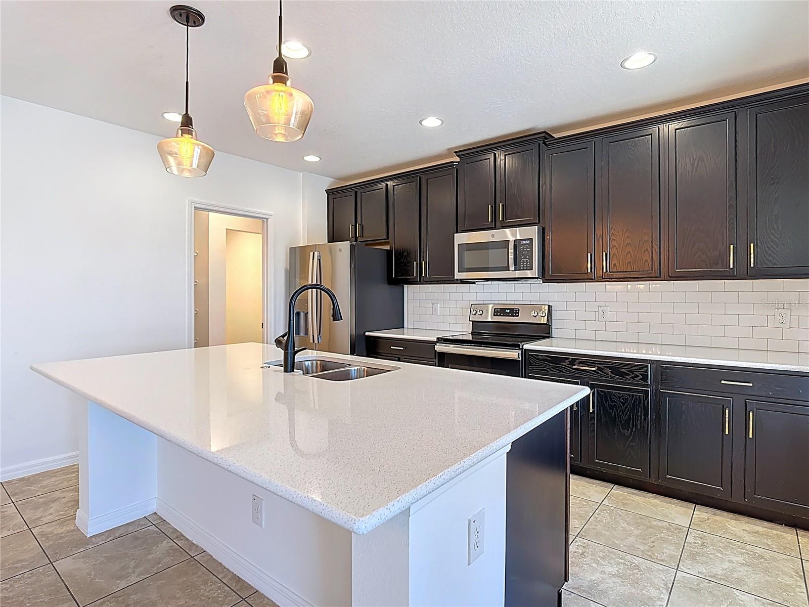 Image 5 of 43 For 652 Samuel Place