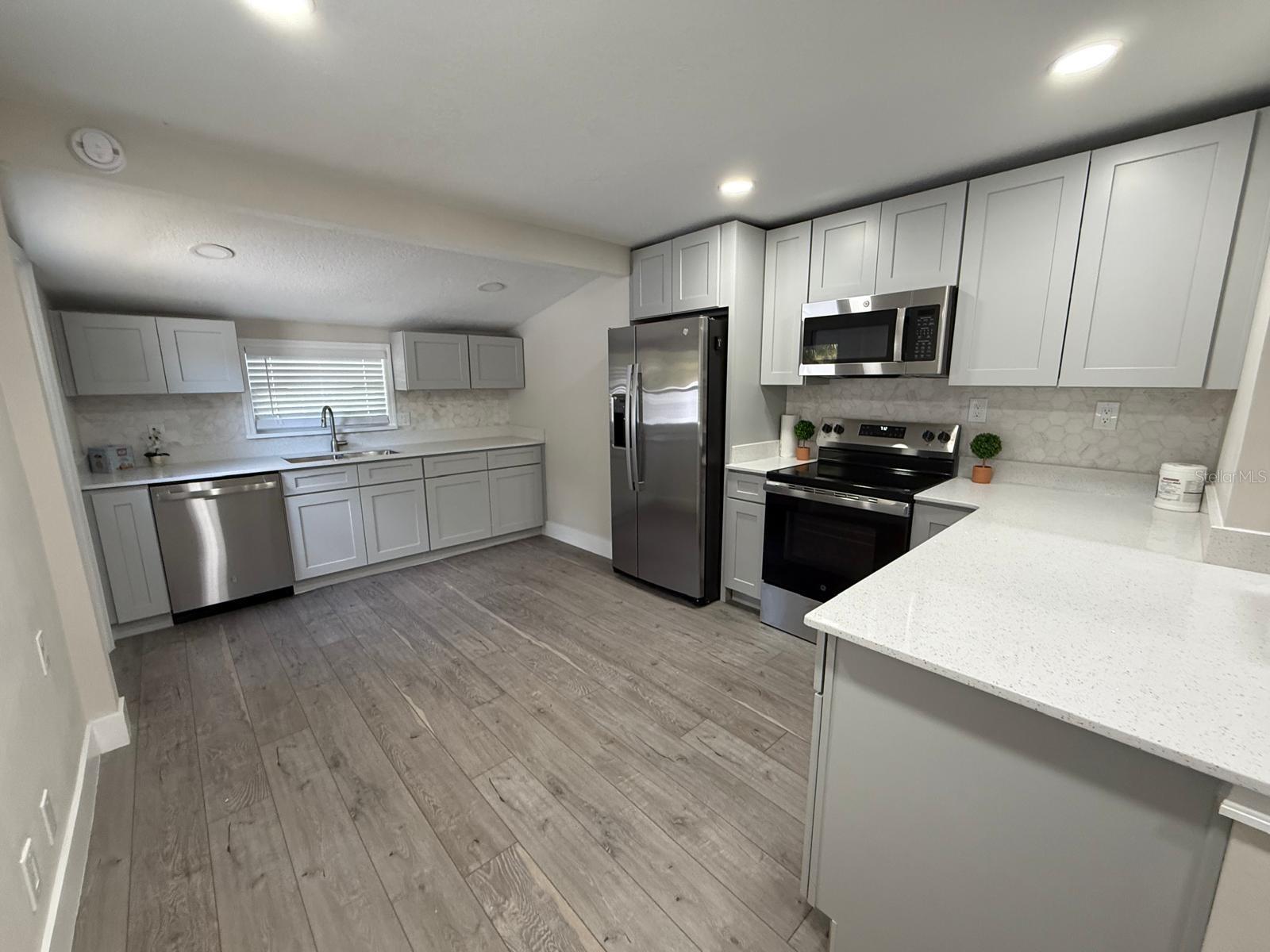 Image 2 of 13 For 721 Magnolia Street