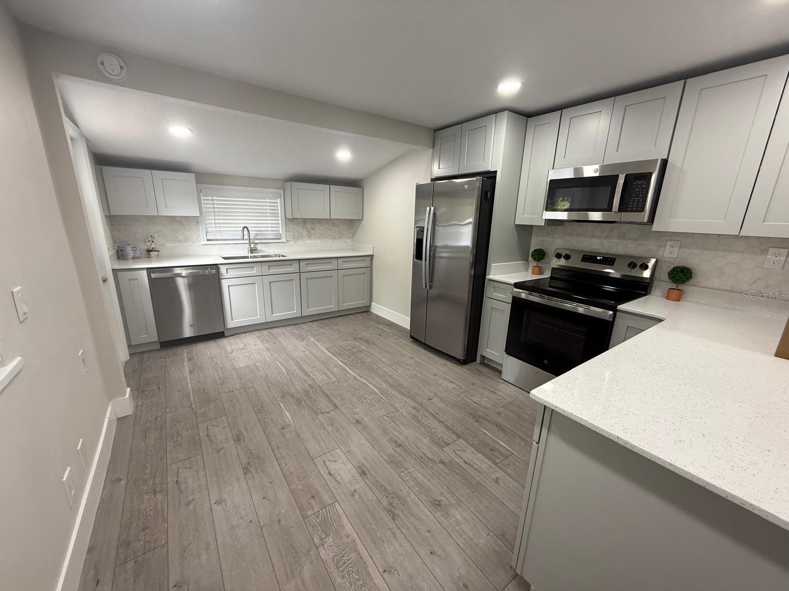 Image 7 of 13 For 721 Magnolia Street