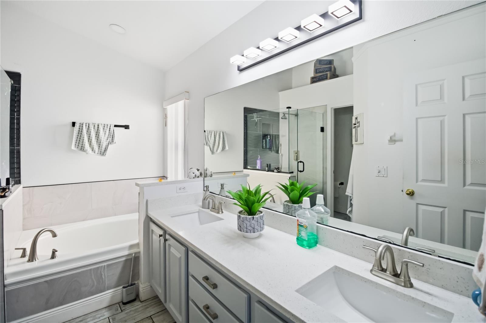 Image 17 of 28 For 1109 Liberty Hall Drive