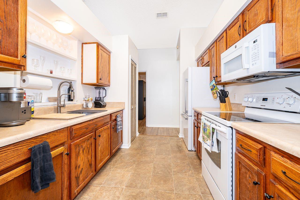 Image 12 of 31 For 25741 Belle Helene