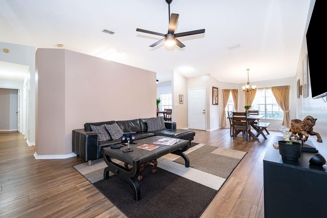 Image 5 of 31 For 25741 Belle Helene