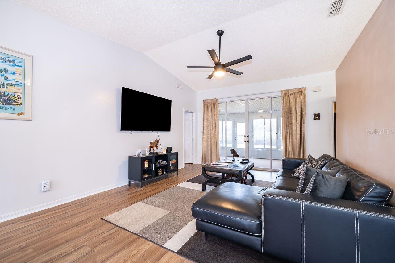 Image 6 of 31 For 25741 Belle Helene