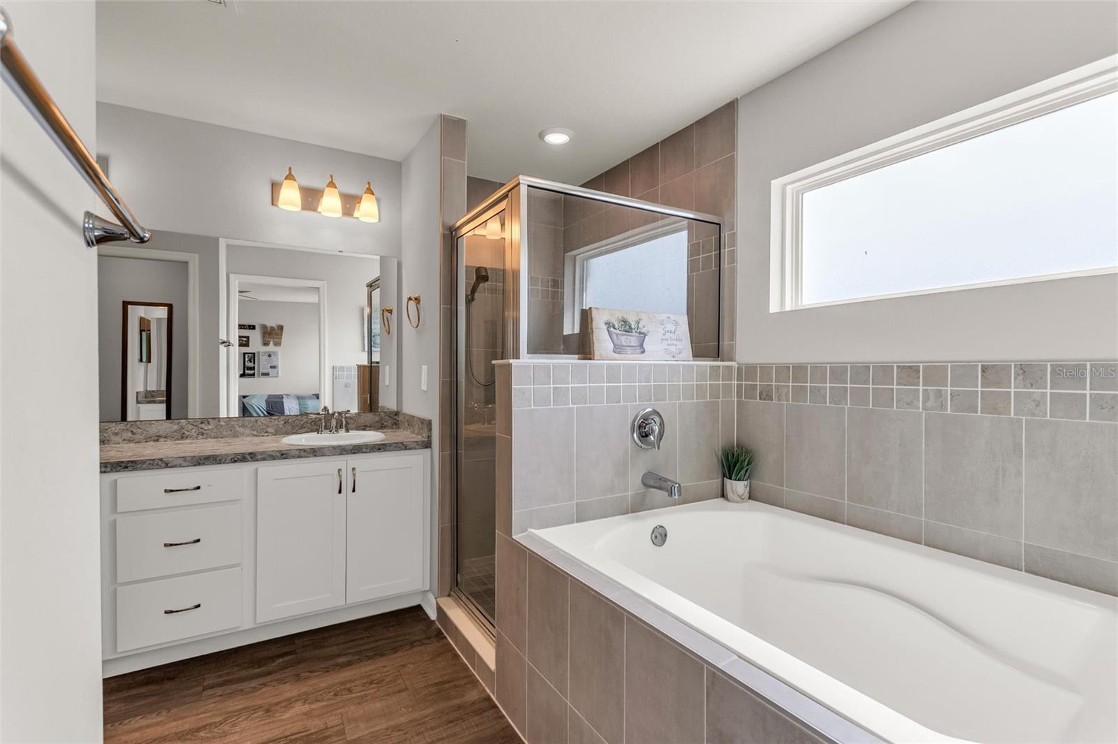 Image 25 of 47 For 909 Inverness Way