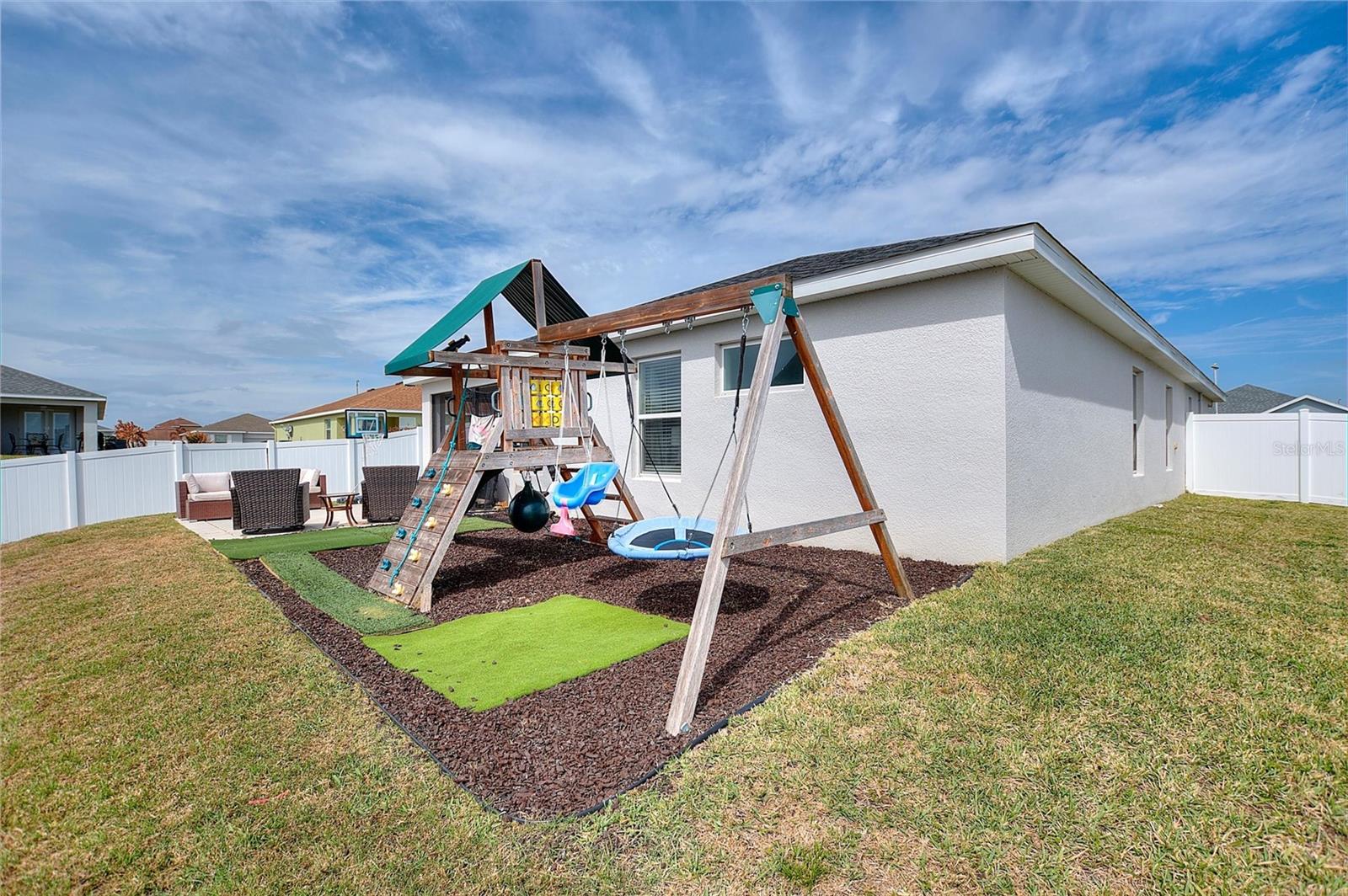 Image 32 of 47 For 909 Inverness Way