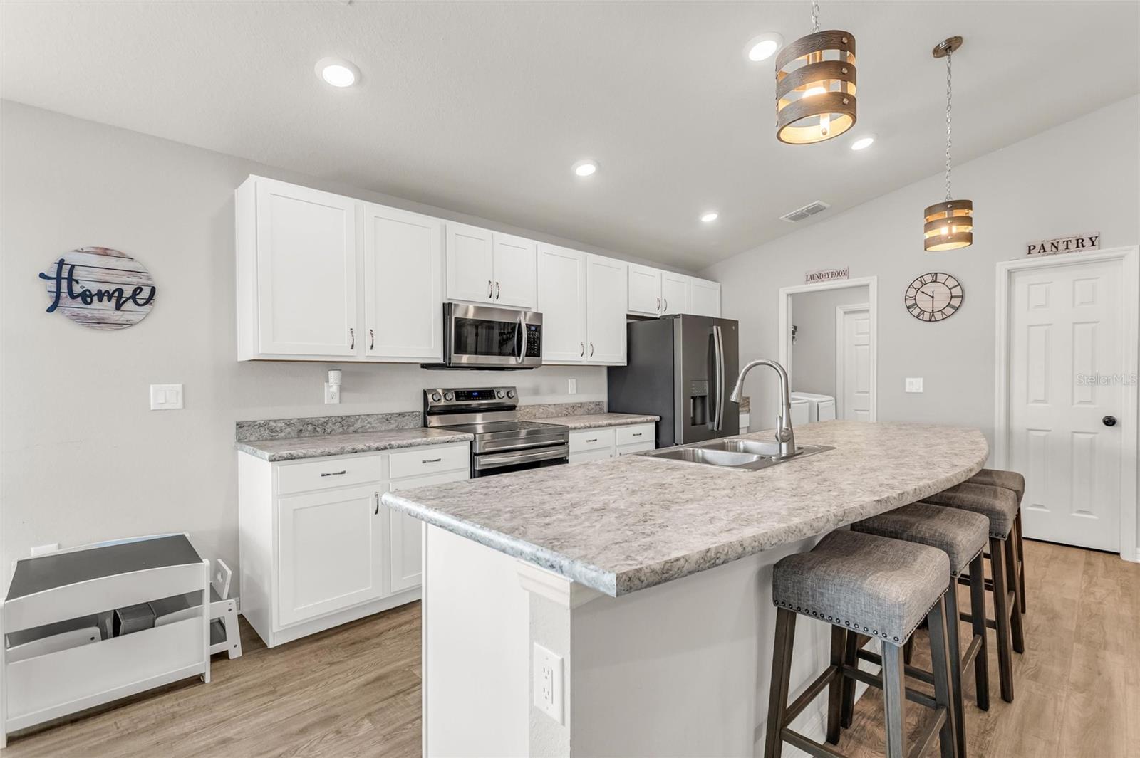 Image 4 of 47 For 909 Inverness Way