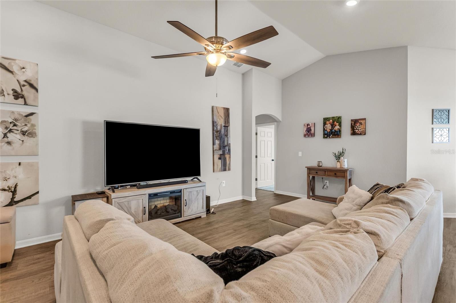 Image 9 of 47 For 909 Inverness Way