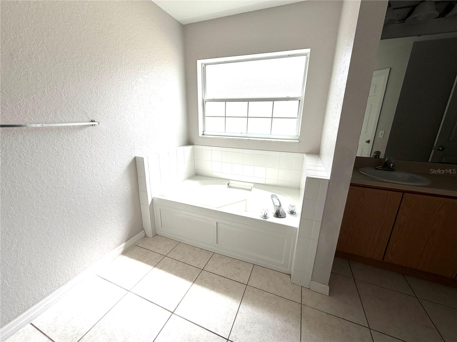 Image 11 of 14 For 106 Eagle Point Boulevard