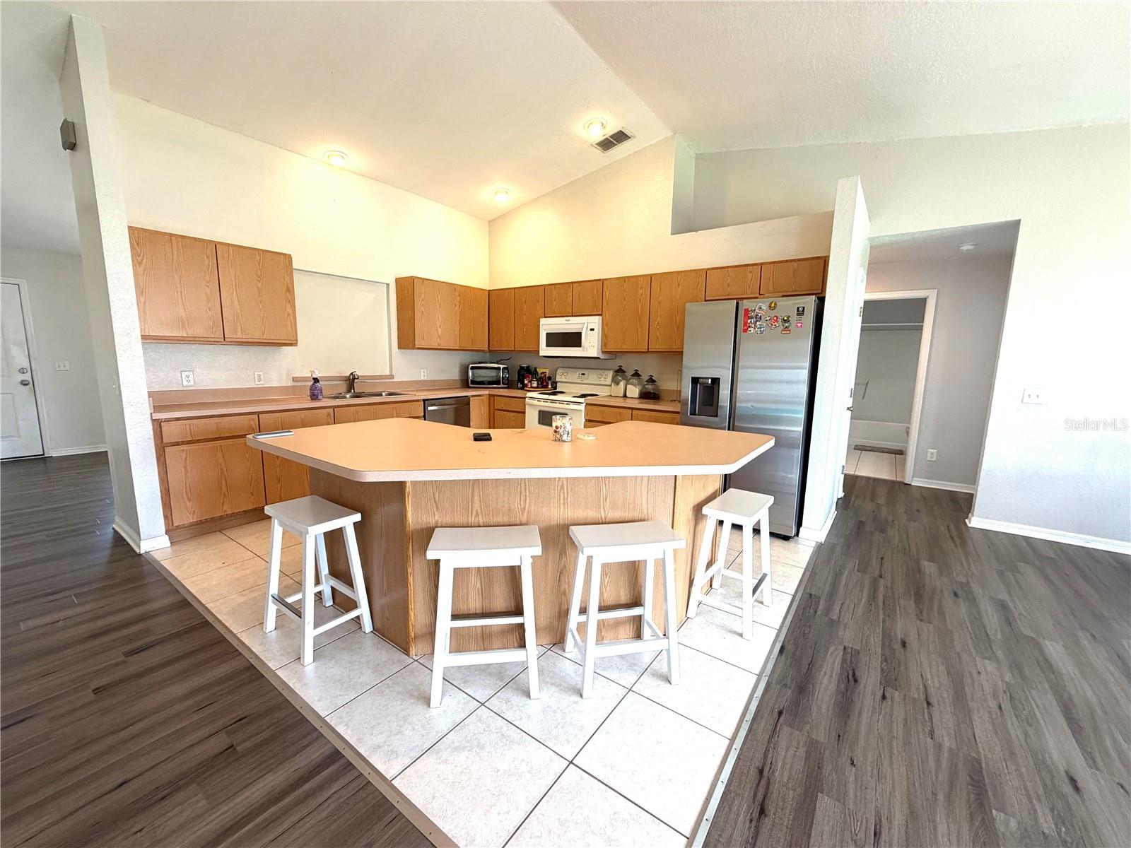 Image 2 of 14 For 106 Eagle Point Boulevard